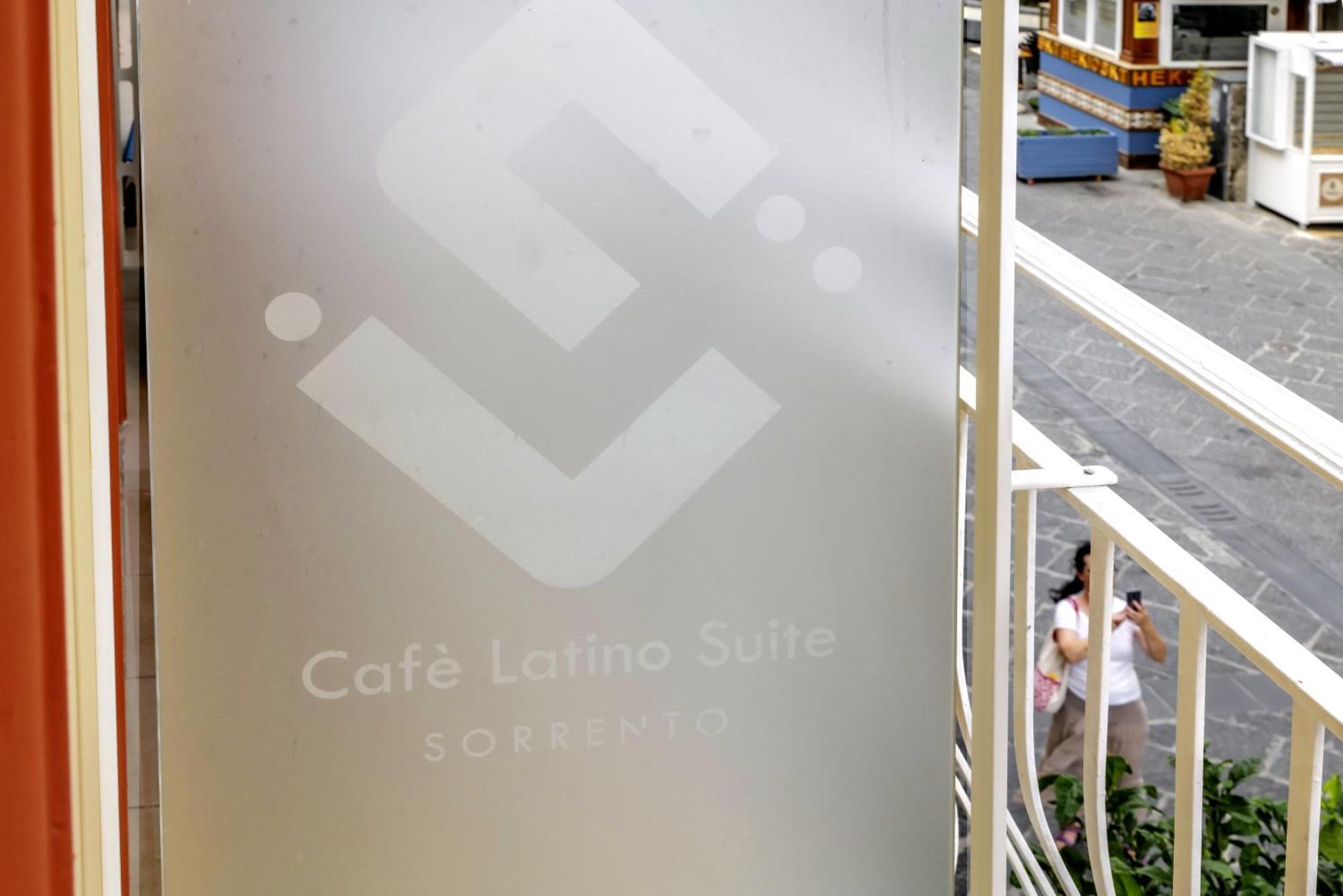 Cafe Latino Suites Sorrento Bagian luar foto