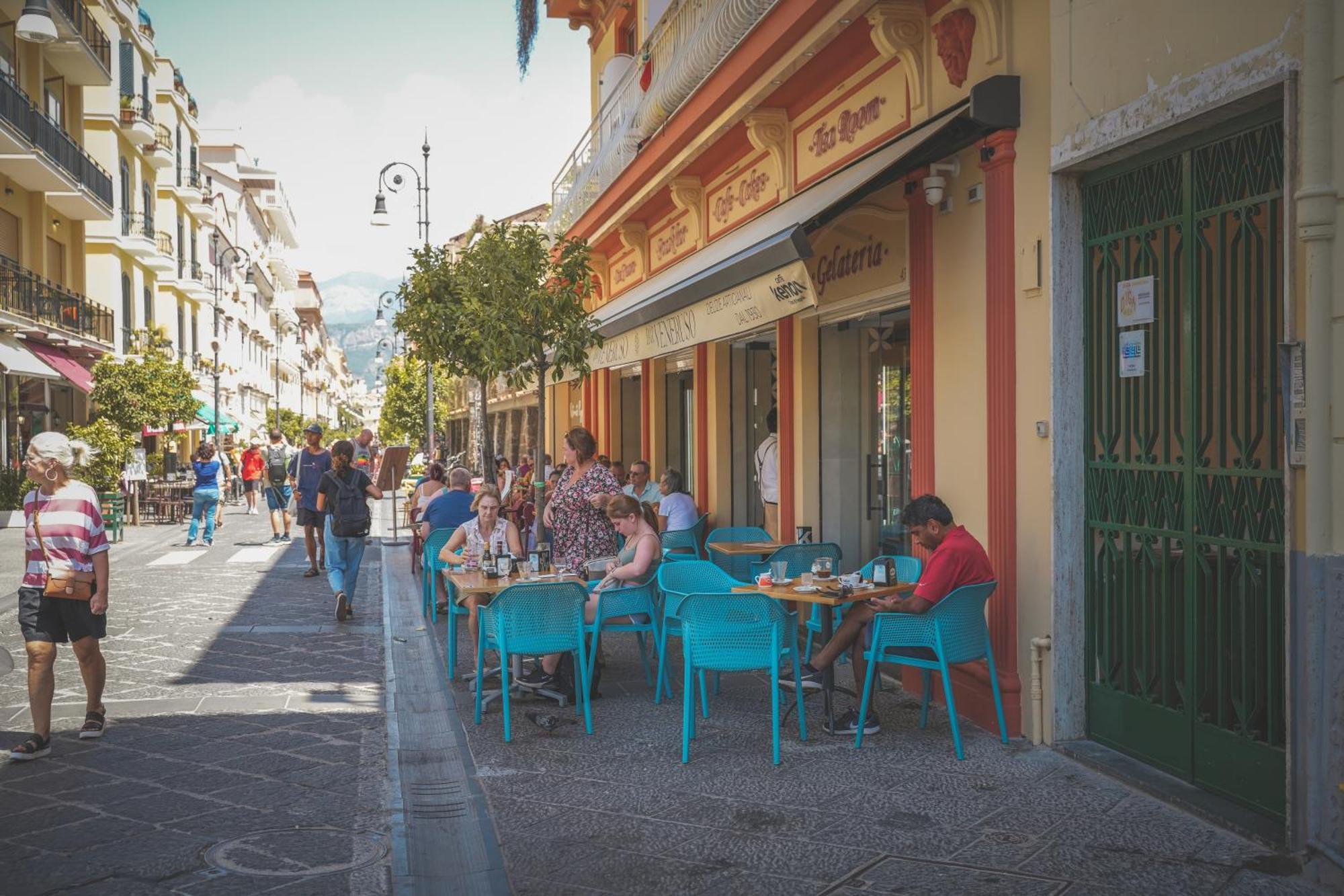 Cafe Latino Suites Sorrento Bagian luar foto